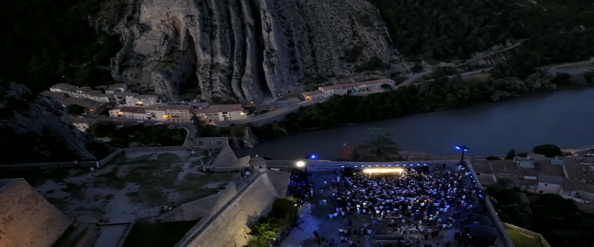 Cercle à la Citadelle de Sisteron Alternative text - Cercle à la Citadelle de Sisteron