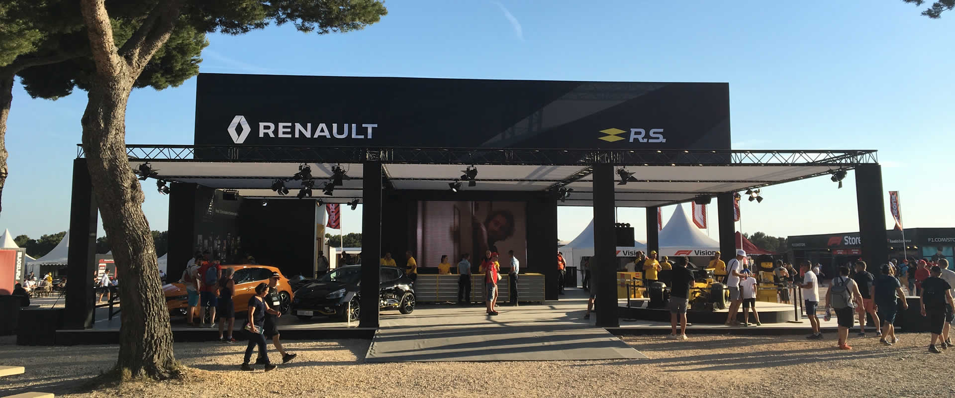 Stand Renault pour le Grand Prix de F1 by ORECA Events avec Novelty Azur Alternative text - Stand Renault pour le Grand Prix de F1 by ORECA Events avec Novelty Azur
